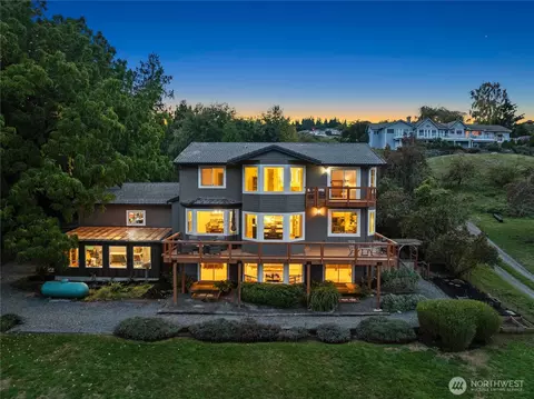 6237 Walnut Way, Clinton, WA 98236