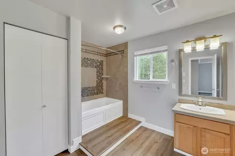 Bath - 1116 Williams St NW, Orting, WA 98360 photo 4 of 5
