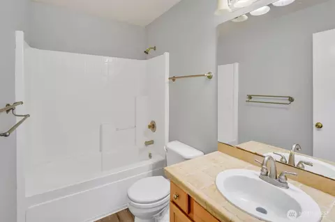 Bath - 1116 Williams St NW, Orting, WA 98360 photo 2 of 5