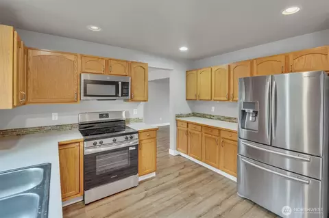 Kitchen - 1116 Williams St NW, Orting, WA 98360 photo 2 of 2