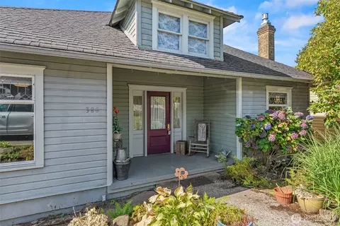 380 Columbia St, Cathlamet, WA 98612