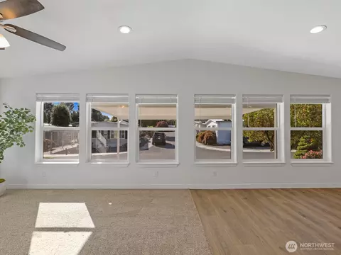 Living - 1725 242nd St SE #246, Bothell, WA 98021 photo 3 of 4
