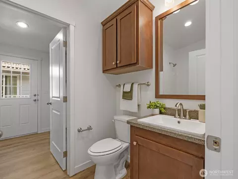 Bath - 1725 242nd St SE #246, Bothell, WA 98021 photo 1 of 4