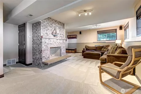 Living - 4914 Dover St, Everett, WA 98203 photo 4 of 4