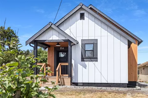 814 26th St, Anacortes, WA 98221