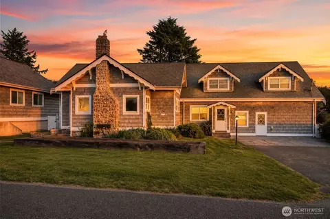 6 4th St N, Pacific Beach, WA 98571