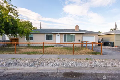 131 S Gibby Rd, Moses Lake, WA 98837