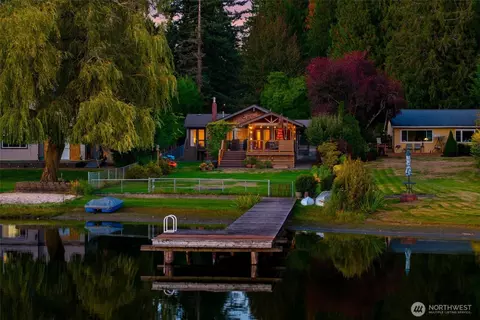 30979 E Lake Morton Dr SE, Kent, WA 98042