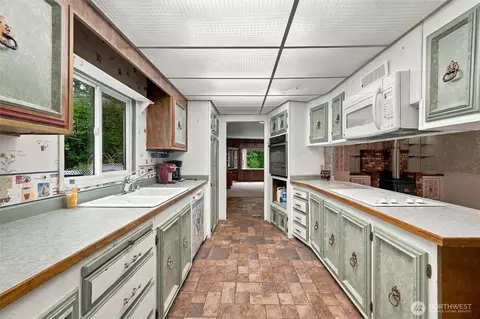 Kitchen - 4290 S Pass Rd, Everson, WA 98247 photo 1 of 2