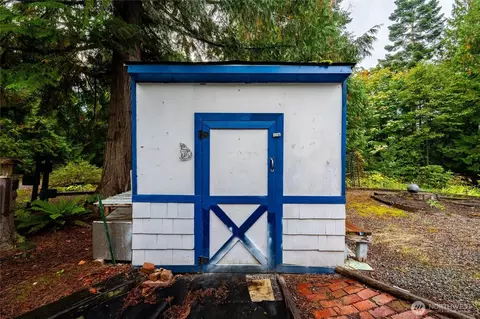 Exterior - 4290 S Pass Rd, Everson, WA 98247 photo 6 of 9