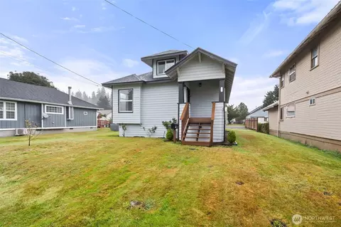 1111 Willapa St, Raymond, WA 98577