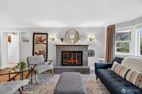 Living - 6520 Willow Rd, Everett, WA 98203 photo 2 of 4