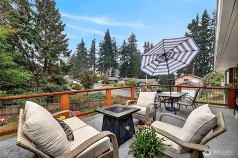 Exterior - 6520 Willow Rd, Everett, WA 98203 photo 4 of 11