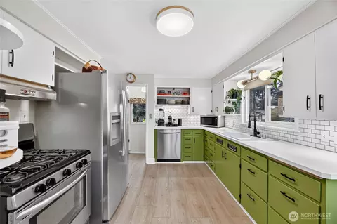 Kitchen - 6520 Willow Rd, Everett, WA 98203 photo 4 of 5