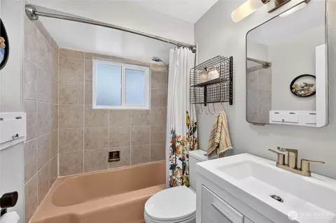 Bath - 6520 Willow Rd, Everett, WA 98203 photo 1 of 2