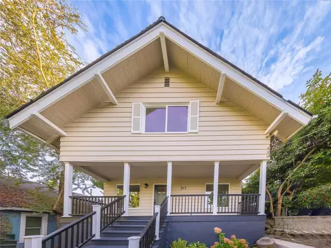 317 NE 58th St, Seattle, WA 98105