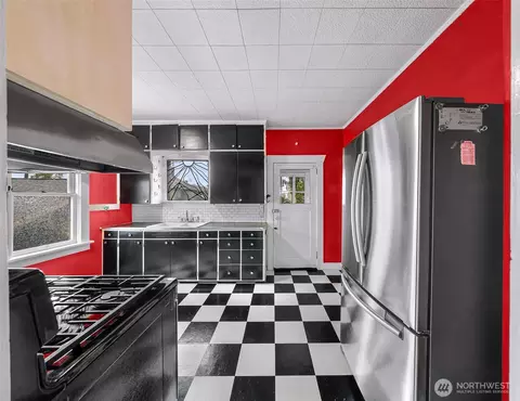 609 Lakeway Dr, Bellingham, WA 98225