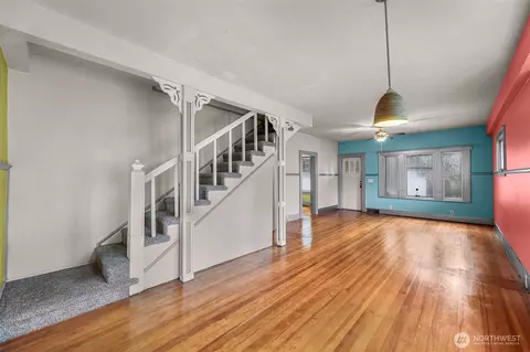 609 Lakeway Dr, Bellingham, WA 98225
