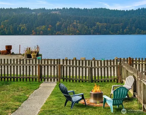 27730 Manzanita Beach Rd SW, Vashon, WA 98070