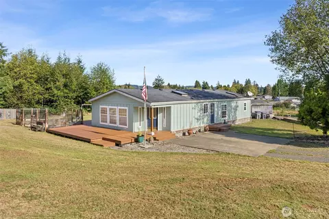 814 Ocean Ave, Cosmopolis, WA 98537