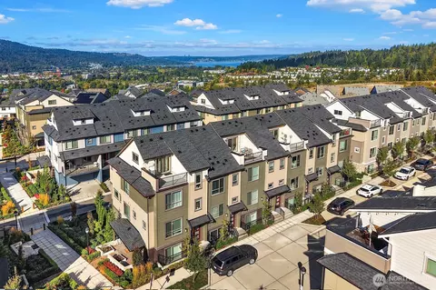 1241 7th Ave NE, Issaquah, WA 98029