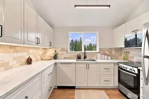 Kitchen - 820 Cady Rd #E305, Everett, WA 98203 photo 1 of 4