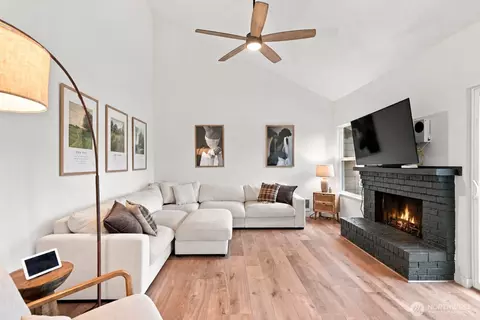 Living - 820 Cady Rd #E305, Everett, WA 98203 photo 1 of 3