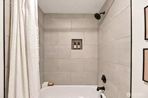 Bath - 820 Cady Rd #E305, Everett, WA 98203 photo 2 of 3