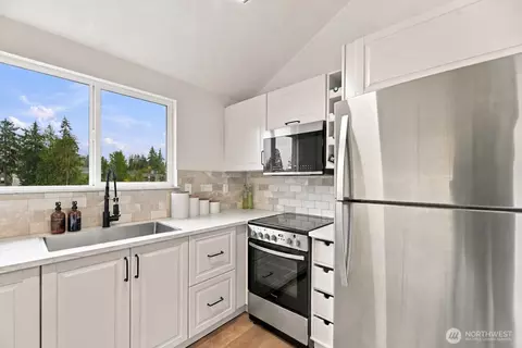 Kitchen - 820 Cady Rd #E305, Everett, WA 98203 photo 3 of 4