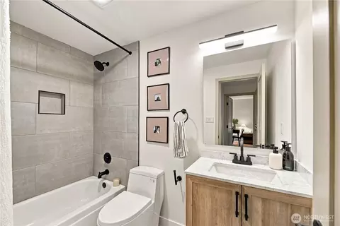 Bath - 820 Cady Rd #E305, Everett, WA 98203 photo 1 of 3