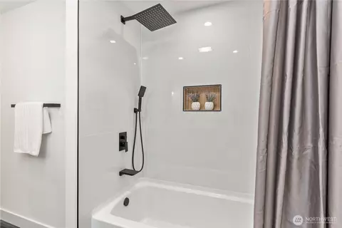 Bath - 2619 133rd Pl SE, Mill Creek, WA 98012 photo 1 of 4