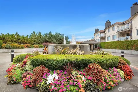 2760 76th Ave SE #402, Mercer Island, WA 98040