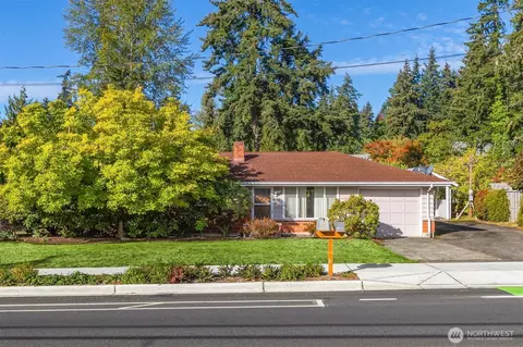 1129 Madison Ave N, Bainbridge Island, WA 98110