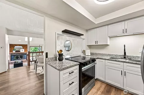 1314 Evergreen Park Dr SW #W, Olympia, WA 98502