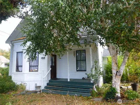 114 N 2nd St, La Conner, WA 98257