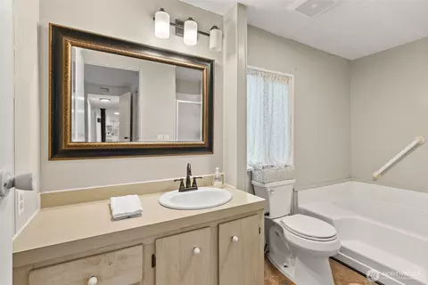 Bath - 1342 Spruce Dr, Enumclaw, WA 98022 photo 1 of 3