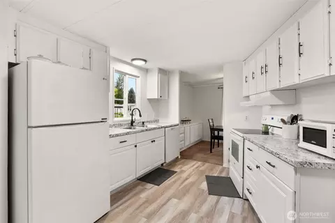 Kitchen - 1342 Spruce Dr, Enumclaw, WA 98022 photo 1 of 2