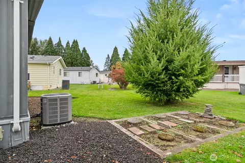 Exterior - 1342 Spruce Dr, Enumclaw, WA 98022 photo 3 of 5