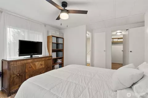 Bedroom - 1342 Spruce Dr, Enumclaw, WA 98022 photo 2 of 4
