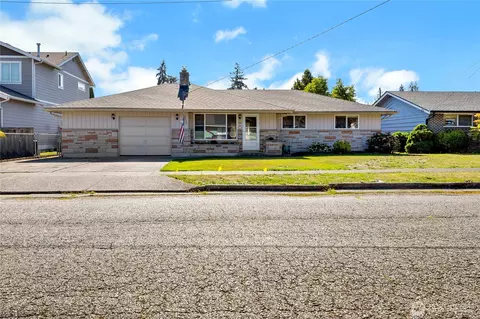 820 9th Ave NW, Puyallup, WA 98371
