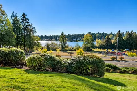 23507 Lakeview Dr #B103, Mountlake Terrace, WA 98043