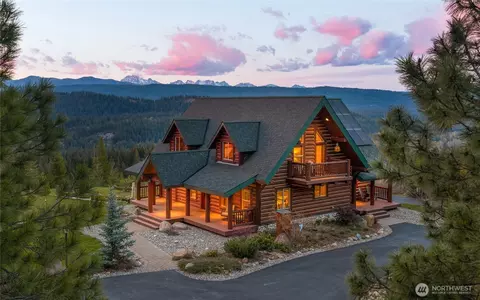771 Whisper Creek Dr, Cle Elum, WA 98922