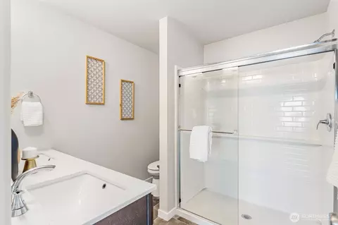 Bath - 9616 19th Ave SE #C, Everett, WA 98208 photo 3 of 5