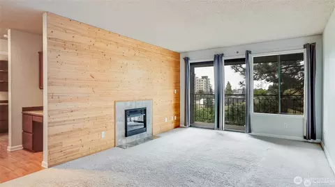 750 N 143rd St #302, Seattle, WA 98133