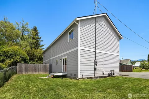 Exterior - 513 4th St, Sultan, WA 98294 photo 2 of 3