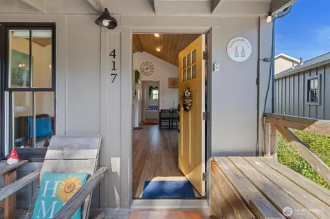 Entry Way - 417 E Compass St, Pacific Beach, WA 98571 photo 4 of 4