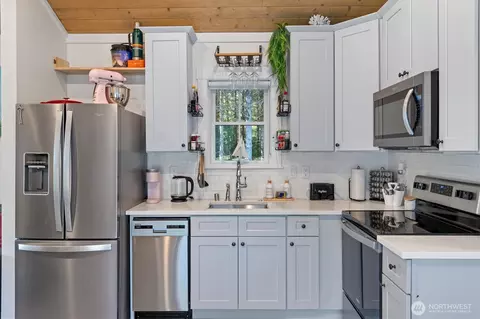 Kitchen - 417 E Compass St, Pacific Beach, WA 98571 photo 1 of 1
