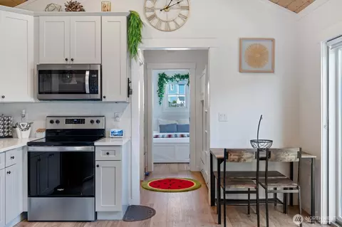 Entry Way - 417 E Compass St, Pacific Beach, WA 98571 photo 2 of 4