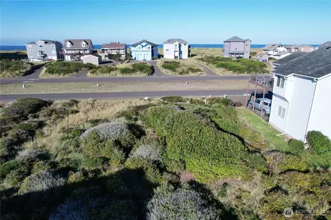 1290 Ocean Shores Blvd St, Ocean Shores, WA 98569