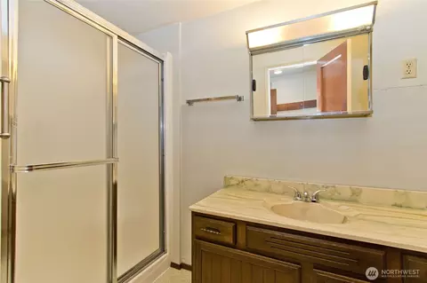 Bath - 22024 SE 416th St, Enumclaw, WA 98022 photo 2 of 2
